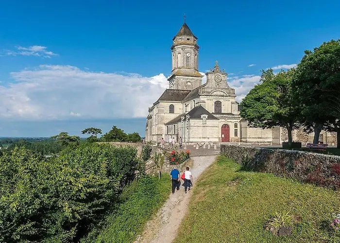Maison Spacieuse Pres De La Loire
